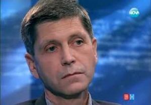 Бившият премиер от БСП Жан Виденов нарича протестиращите “сган” и “типове”
