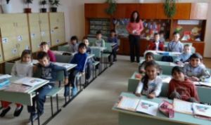 Удължават учебната година за най-малките