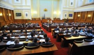 Парадокс: Законодателите не спазват законодателството