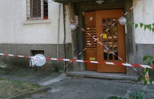 Сватбари отцепиха блок, запечатаха вход да не откраднат булката